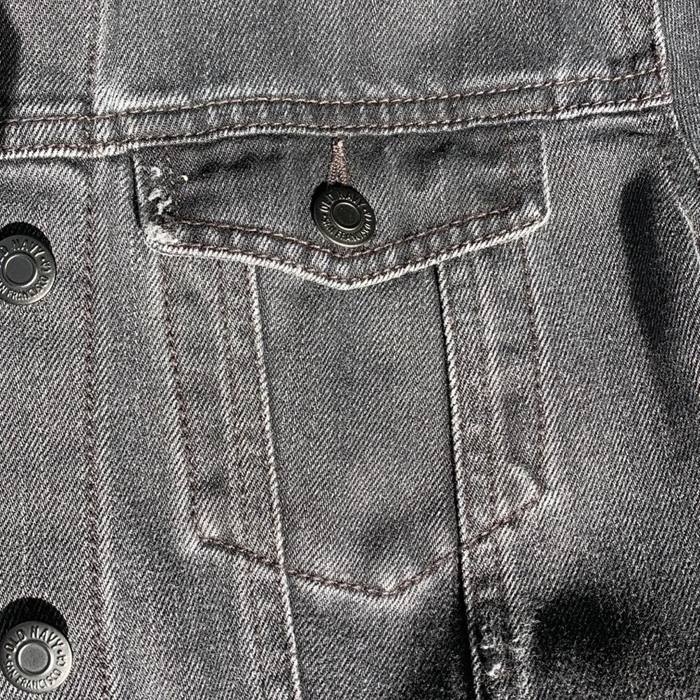 Old Navy distressed denim jacket | size M - Image 4