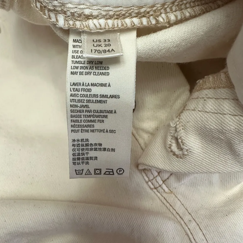 We The Free People NWT CRVY ivory raw hem cropped button fly denim size 33, 17” - Image 9