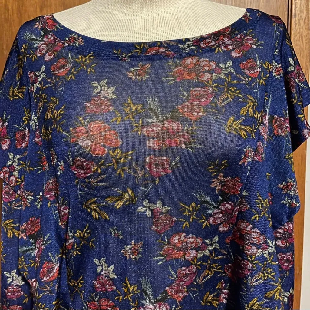 Free People Woman's Dock Street Navy Blue Floral Ruffle Blouse Size Medium - Image 5