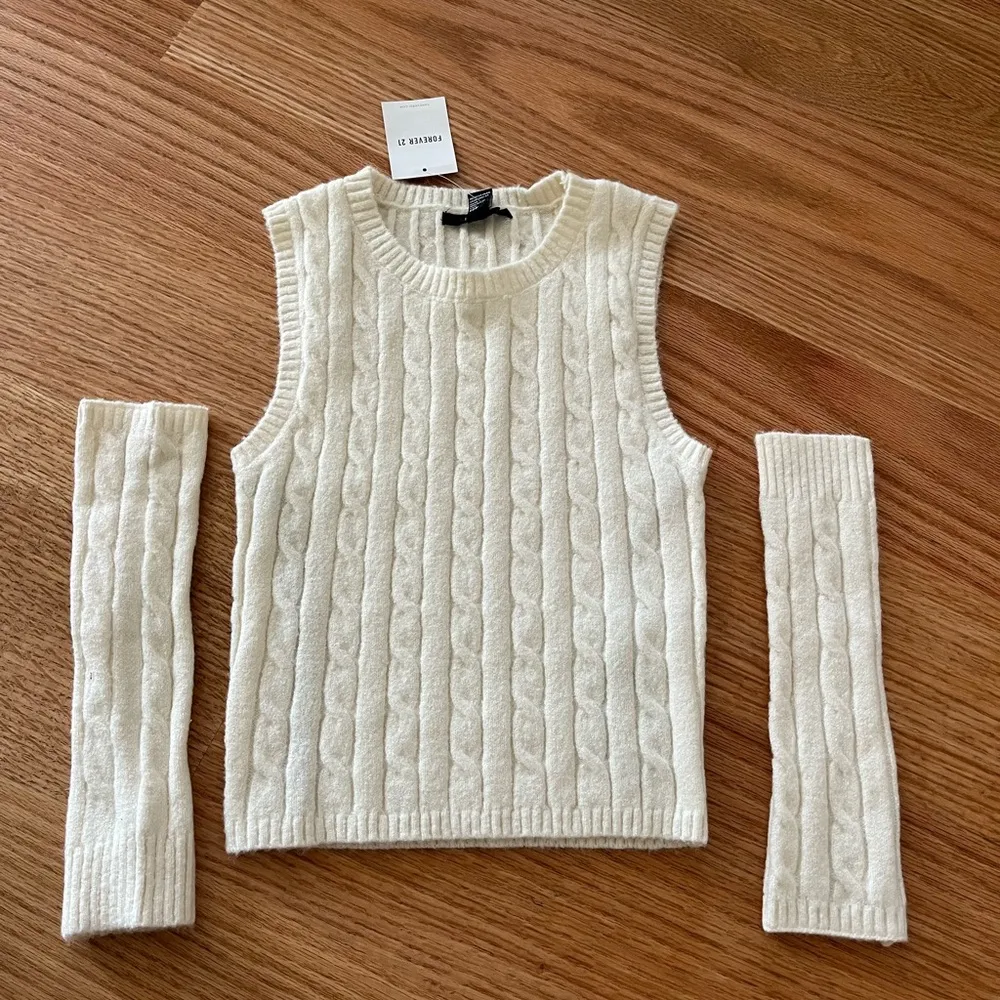 Forever 21 sweater tank top with arm warmers - Image 2