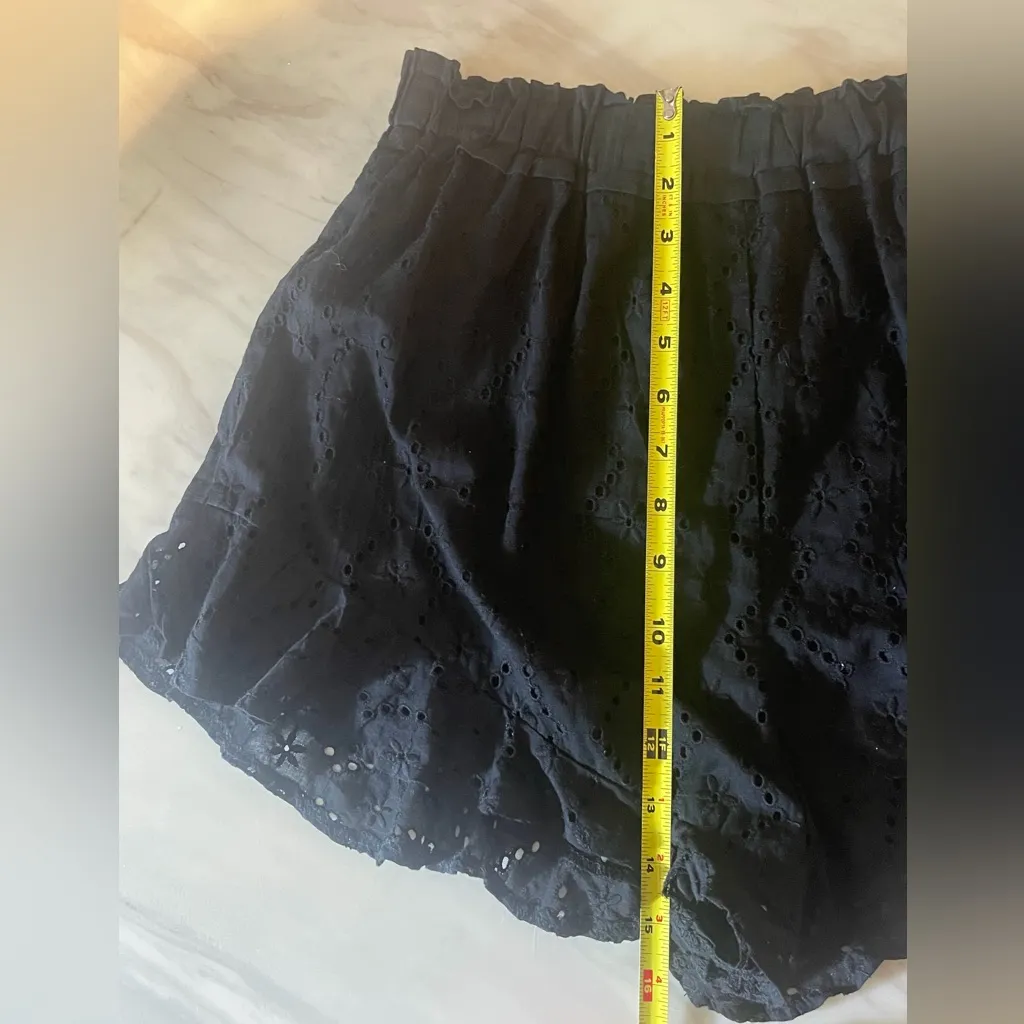 Boohoo Women’s Black Eyelet Shorts Elastic Waist Flowy Summer Size US 10 - Image 4