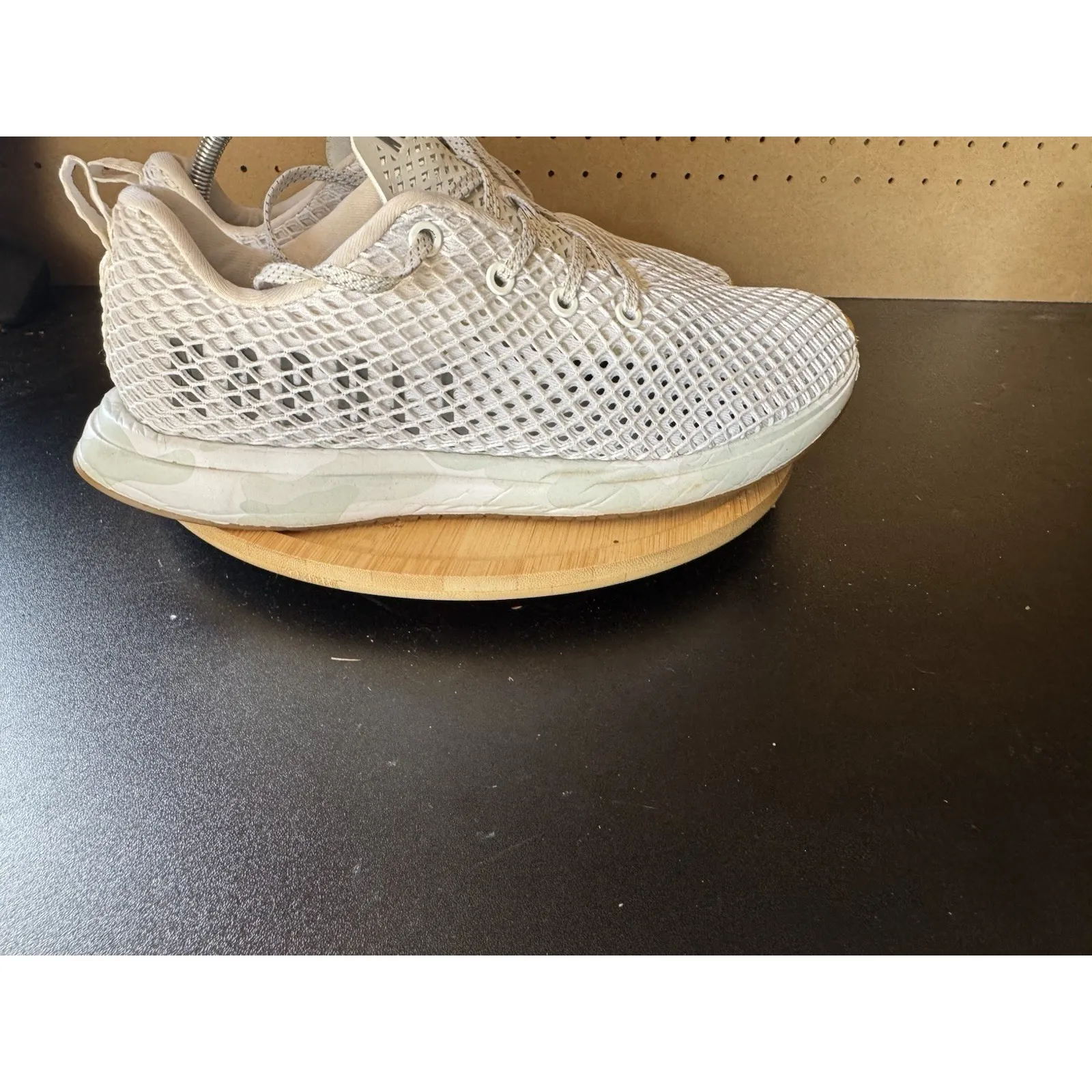 NoBull White Mesh Runner Sneakers Camo Sole Men's 10/ Women's 11.5 EUC - Image 7