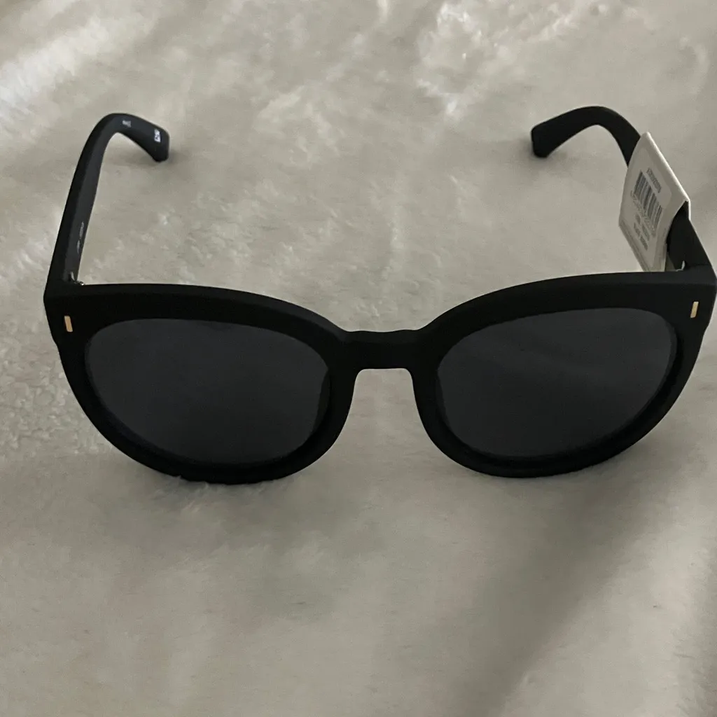 AIRE Classic Black Sunglasses - Image 3