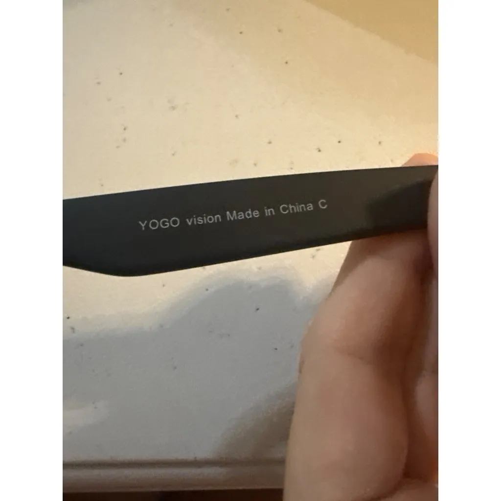 Yogo Vision Black Reading Sunglasses With +4.00 Magnification For Adults Unisex - Image 4