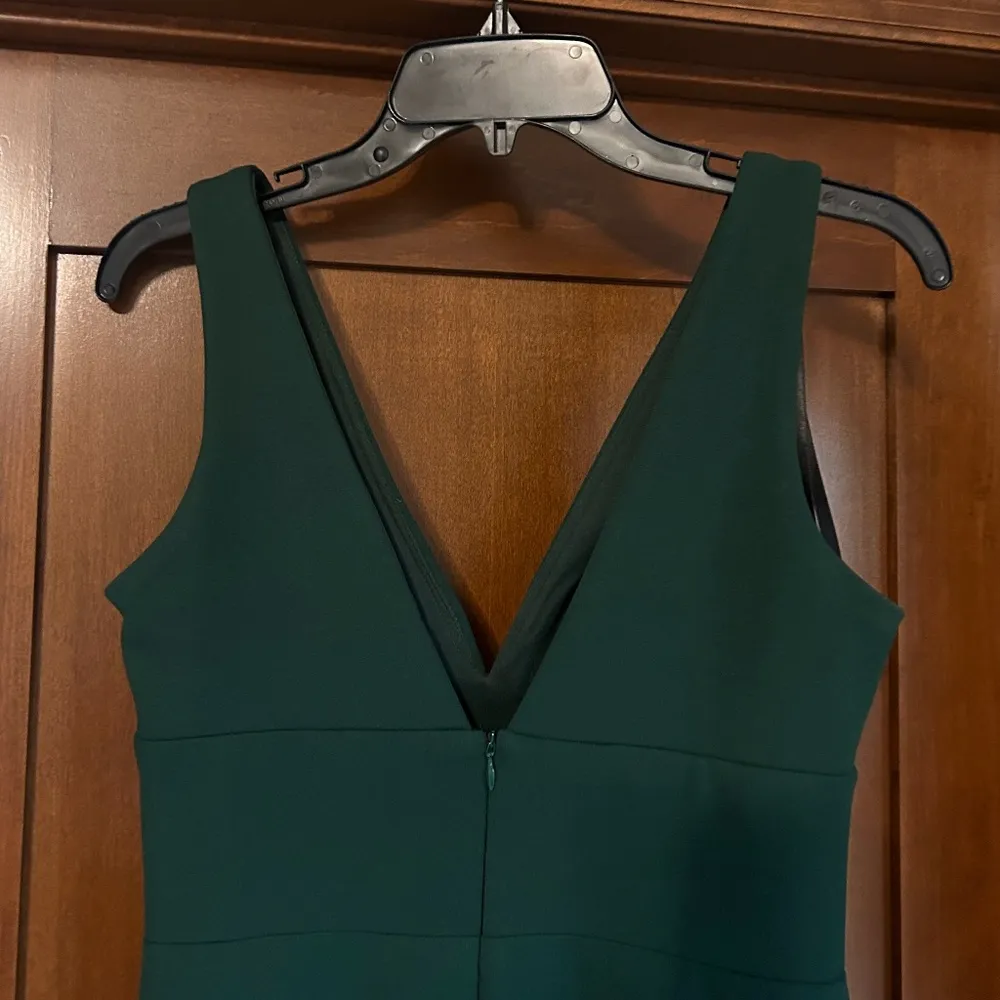 Betsy & Adam Women's V-Neck Front Slit Dark Green Ball Formal Gown size 6 EUC - Image 5