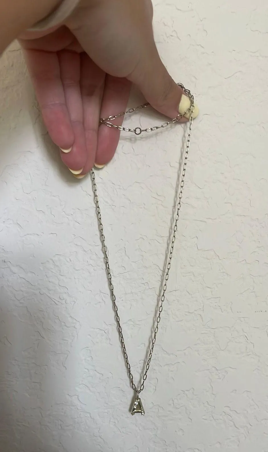 Kendra Scott gold A necklace - Image 4