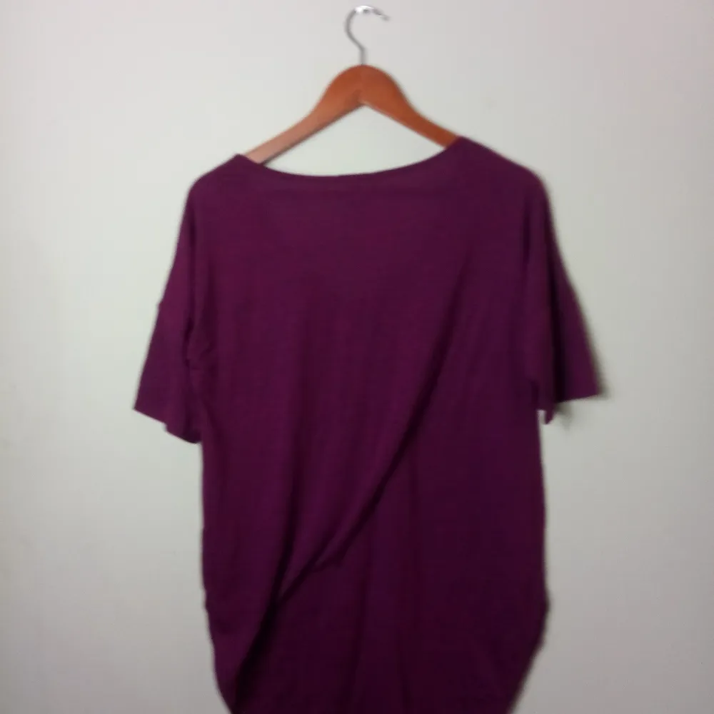 Old Navy M Berry Hombre Boyfriend T-Shirt Top - Image 2