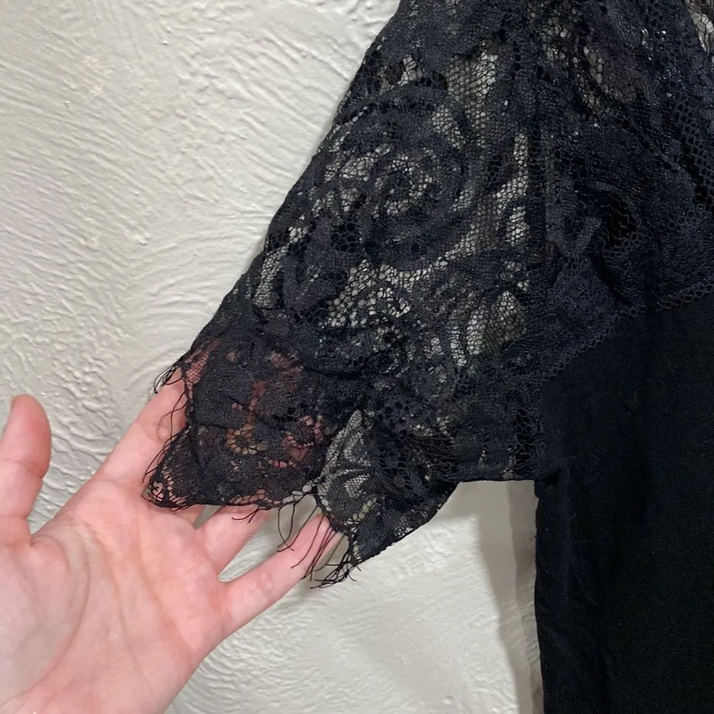 Vici Black Lace Detail Short Sleeve V-Neck Shirt Size Small - Image 2