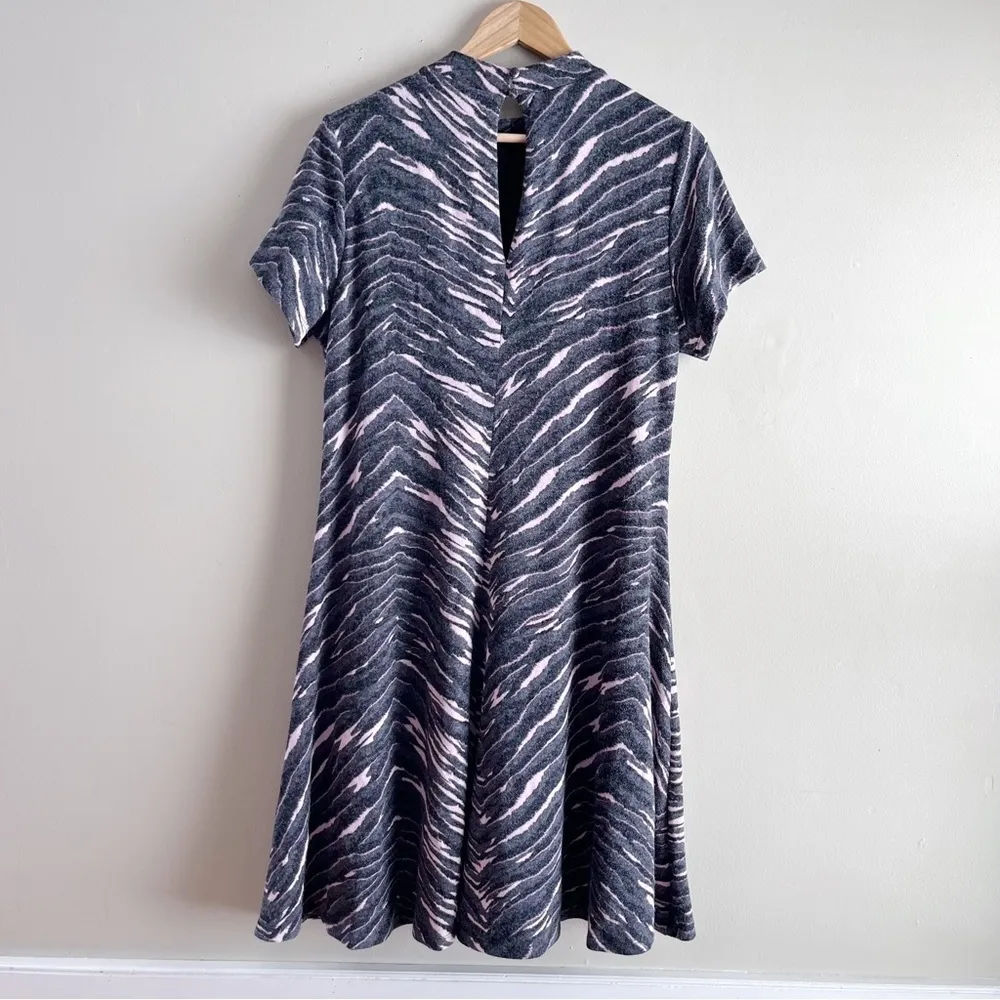 Torrid Dark Grey & Pink Zebra Hacci‎ Mock Neck Trapeze Dress, Size 1X - Image 11