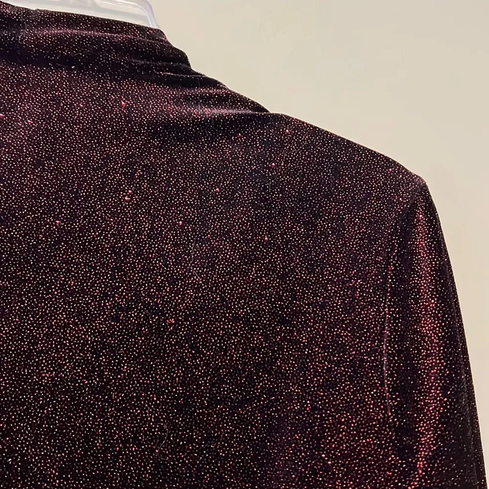 NY Collection womens sz large sparkly red blouse attached black tank & necklace - Image 3