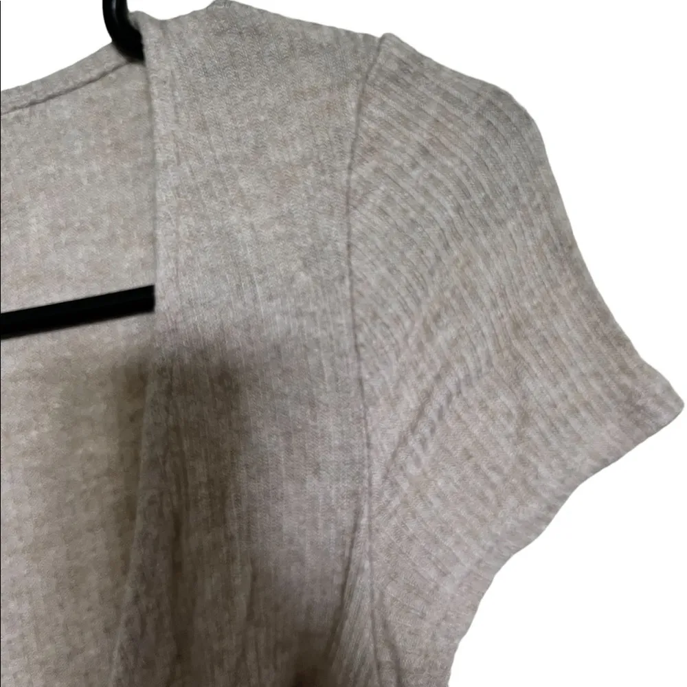 Urban outfitters beige grey wrap crop shirt size small - Image 2