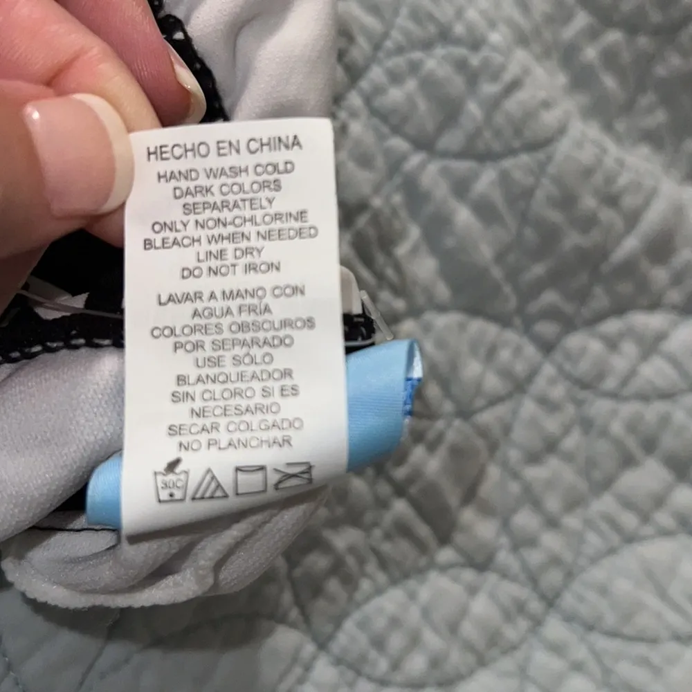 Ocean Avenue medium tankini swim top adjustable straps no padding no wires nwt Black - Image 8