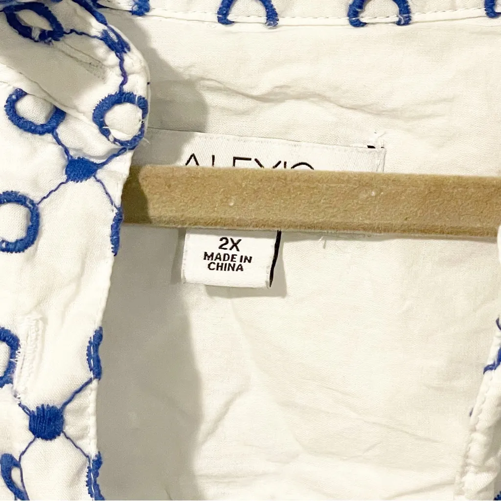 Alexis x Target‎ Plus Size 2X White and Blue Eyelet Tulip Sleeve Shirt Dress - Image 4