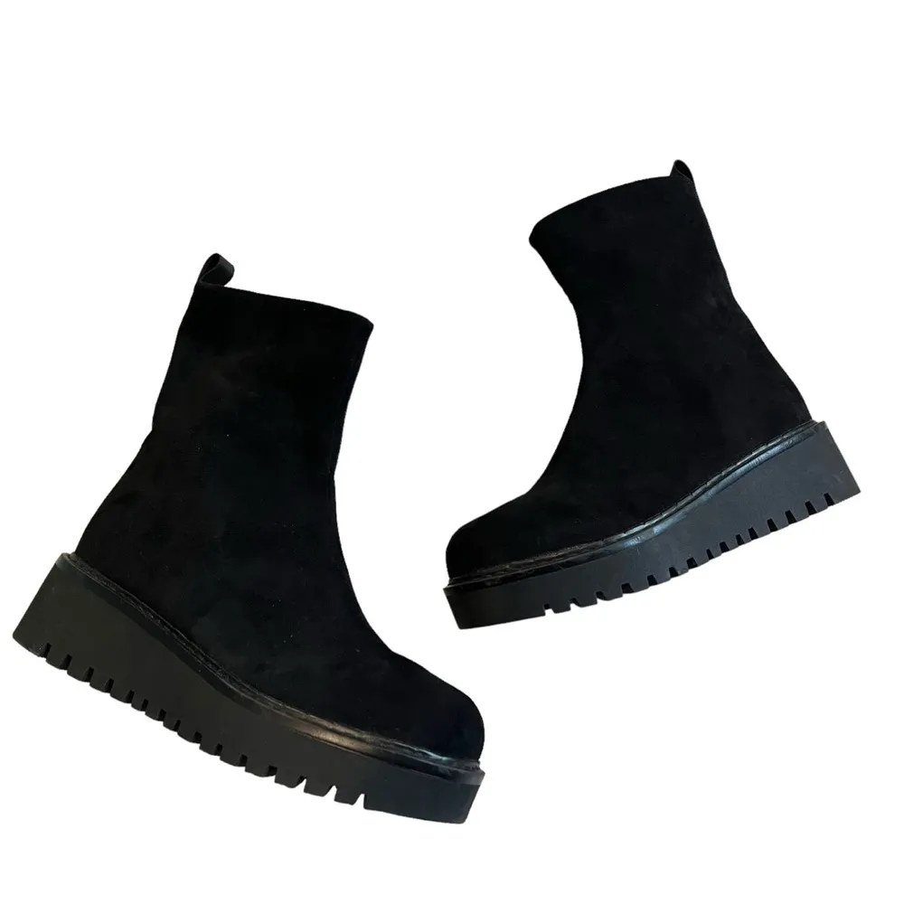 NWT, Azura Mendiapa Booties, Sz 8 - Image 2