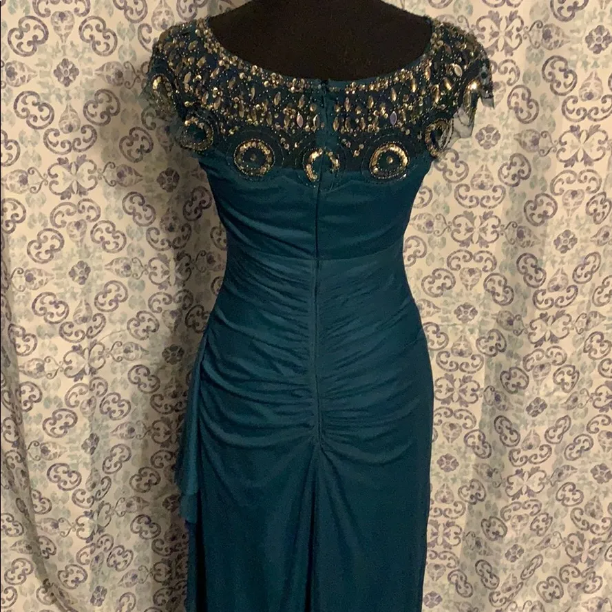 Size 4 Xscape green formal dress - Image 4