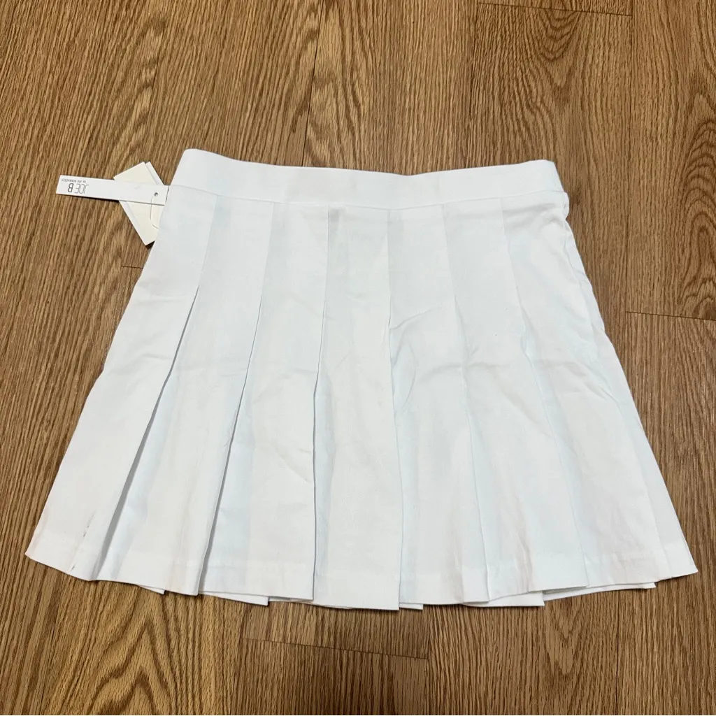 Joe Benbasset Women’s White Pleated Mini Skirt Size Medium - Image 3