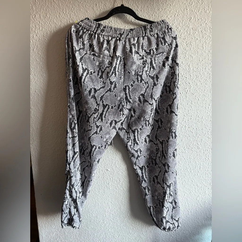 Express Black and Gray Snake Print Joggers Size M - Image 6