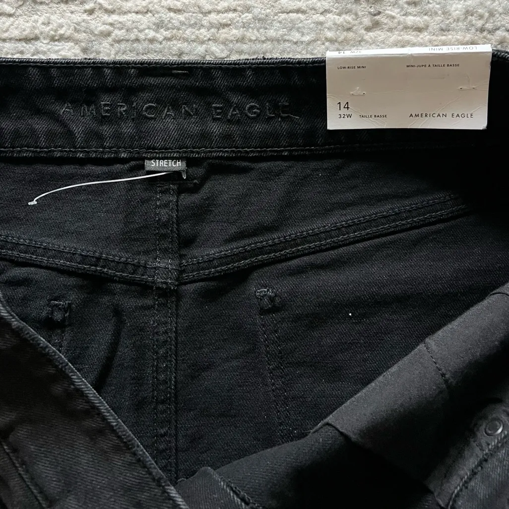 NWT American Eagle Black Denim Distressed Low Rise Mini Skirt Size 14 32W - Image 7