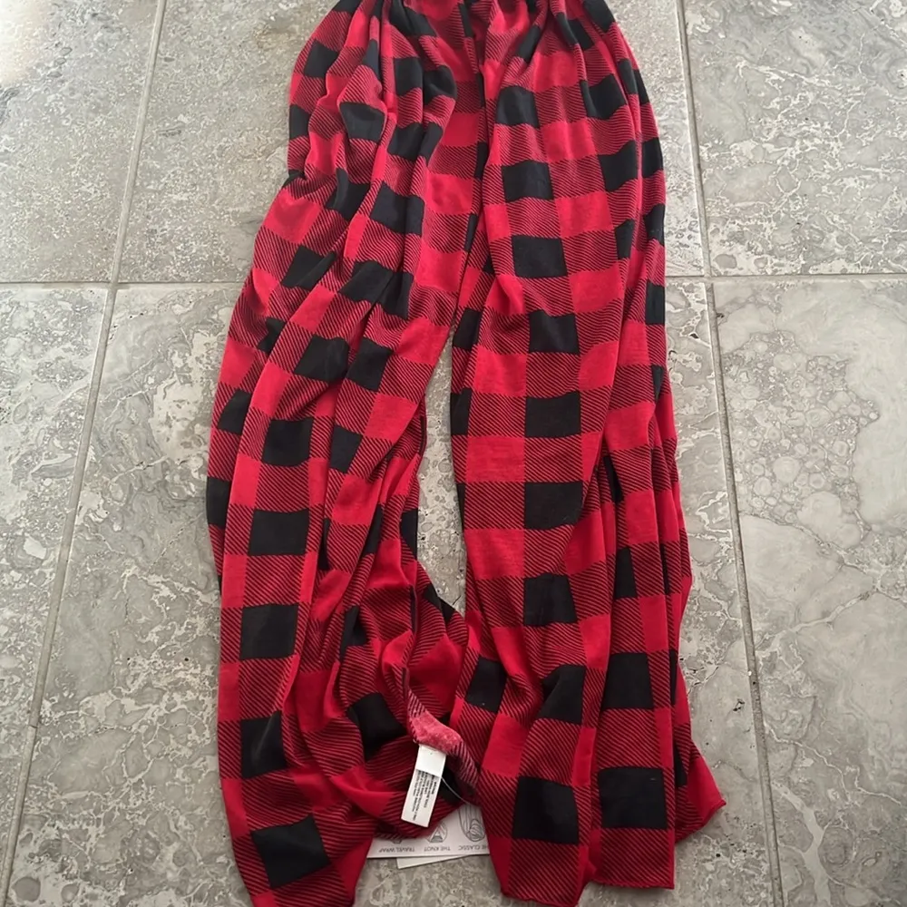 Jenni Buffalo Check Jersey Scarf w/Multiple Ways to Wear in Black/Red, NWT - Image 4