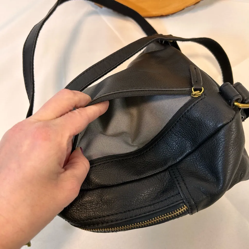 Fossil Megan Small Black Leather Backpack Adjustable Straps Brass Tone Key Charm - Image 7