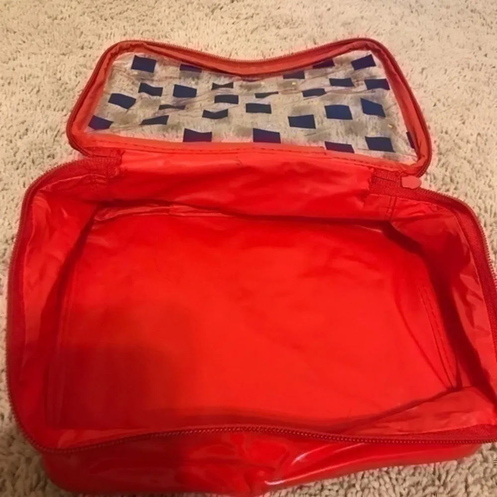 Liz Claiborne red cosmetic bag - Image 5