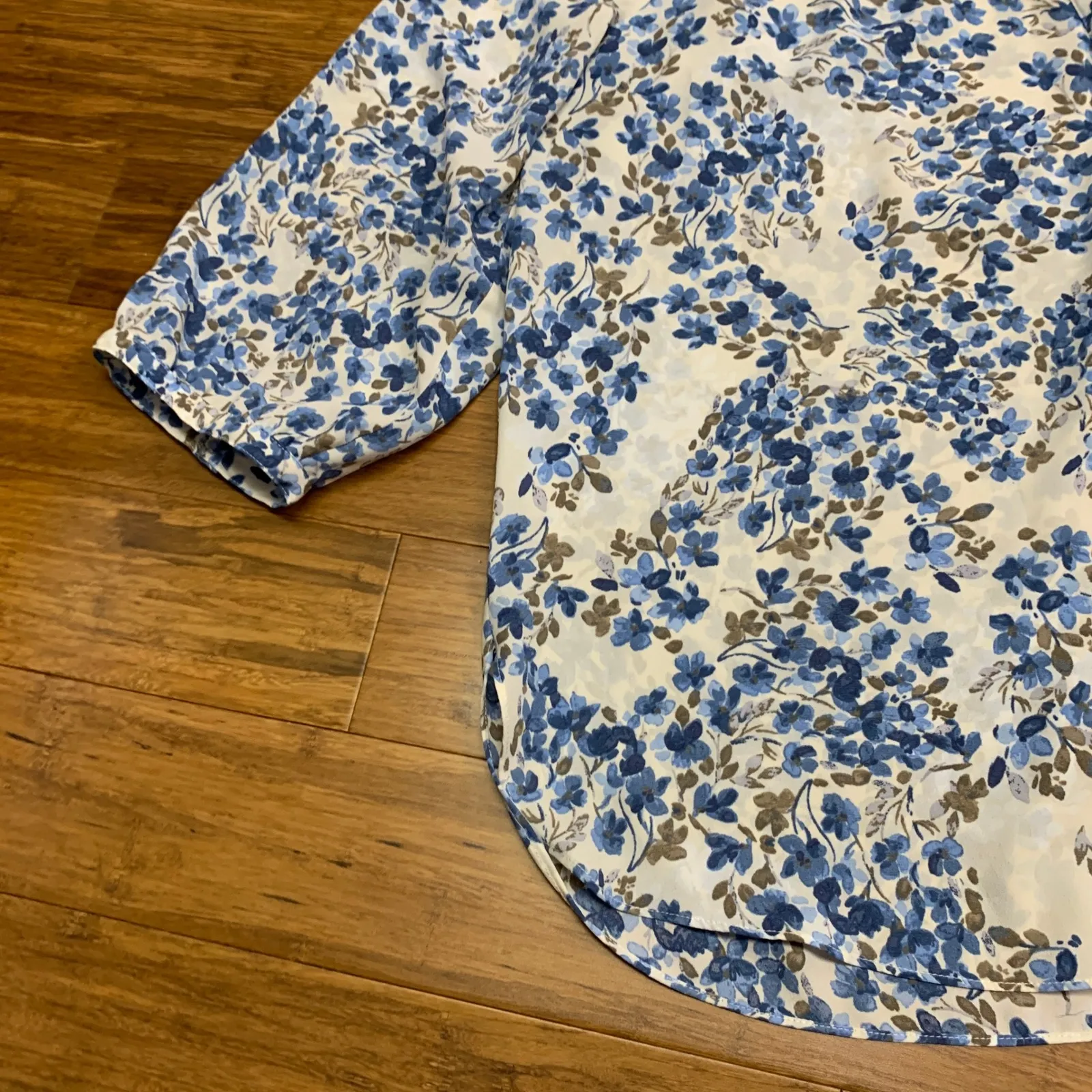 NYDJ Womens Blouse Size‎ XL Cream Blue Floral V-Neck 3/4 Sleeve Button Front Top - Image 3