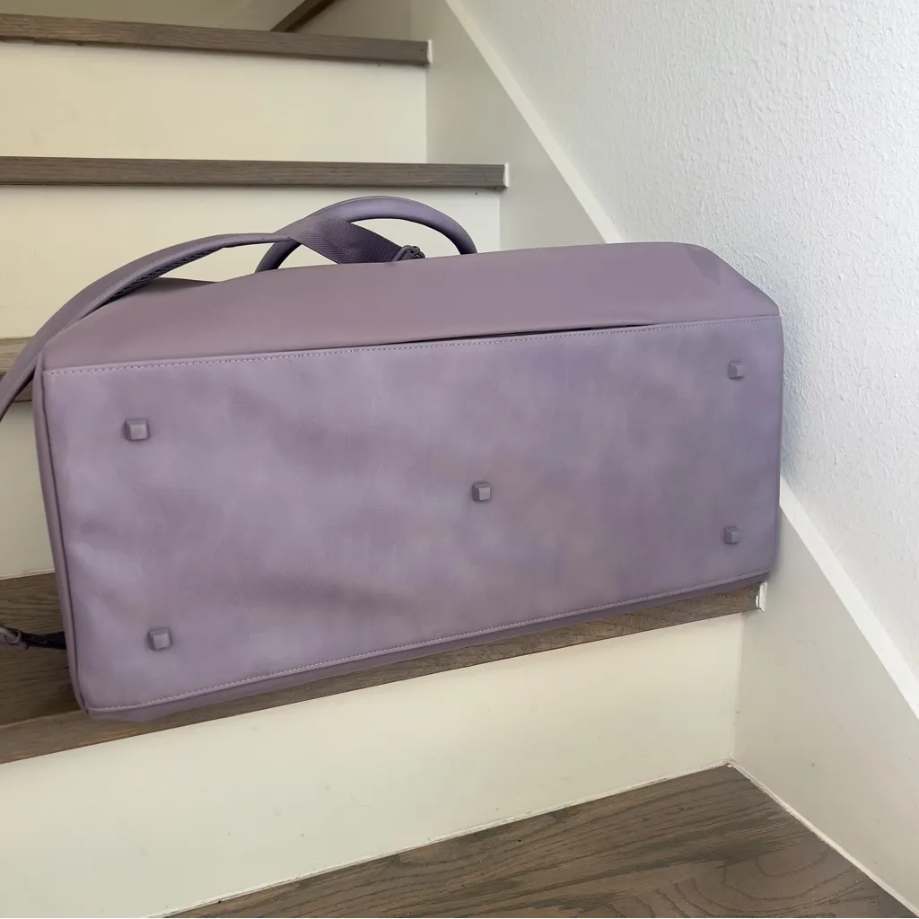 BEIS The Commuter Duffle Bag in Lavender Purple - Image 8