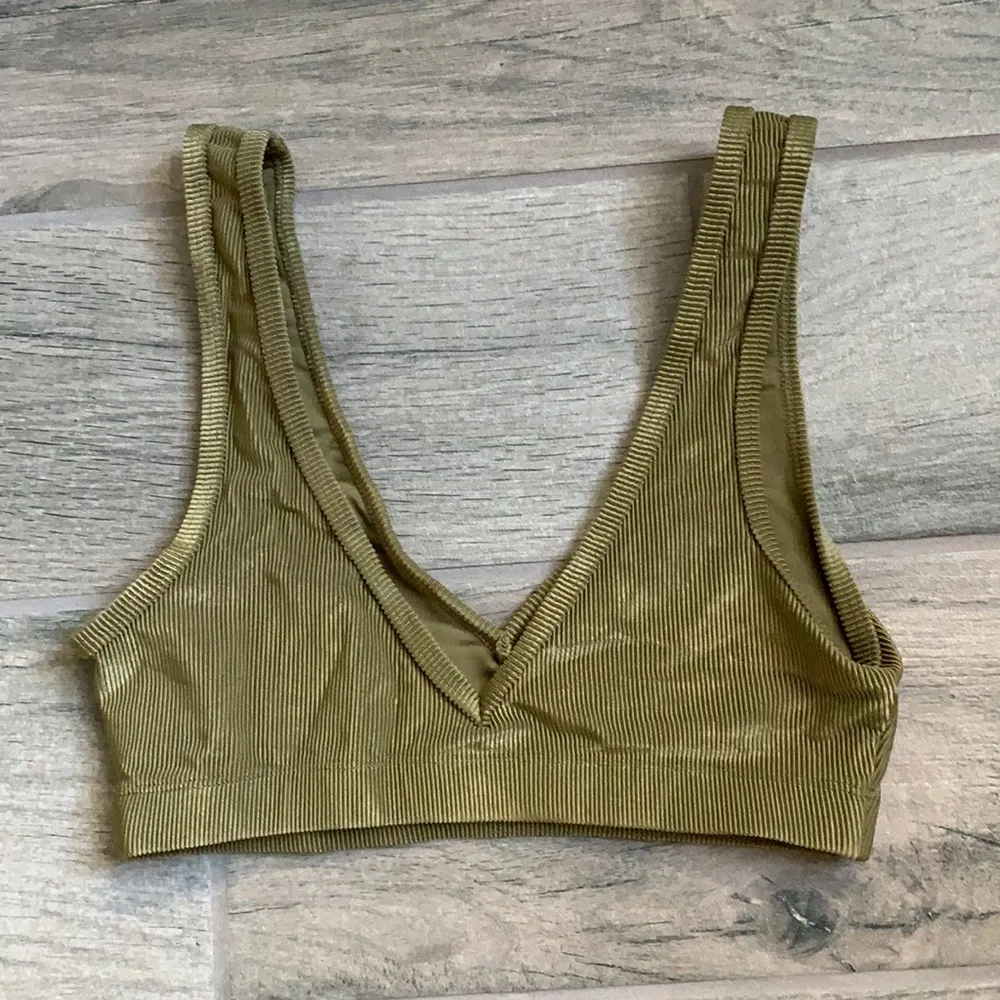 Weworewhat V-NECK RIB SPORTS BRA - Image 6