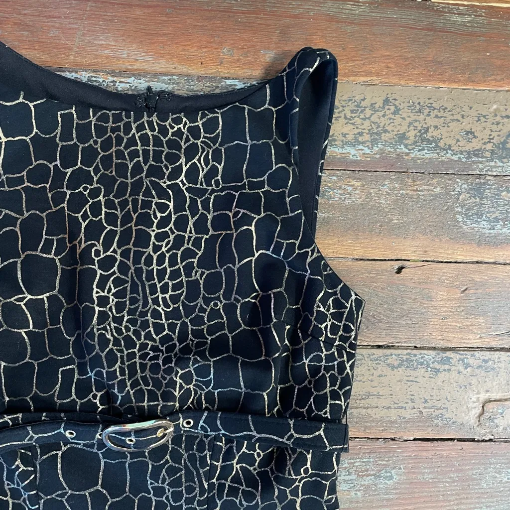 Vintage Cache Gold Metallic Sleeveless Boat Neck Belted Sheath Dress - Sz 6 🧡🎀 - Image 10