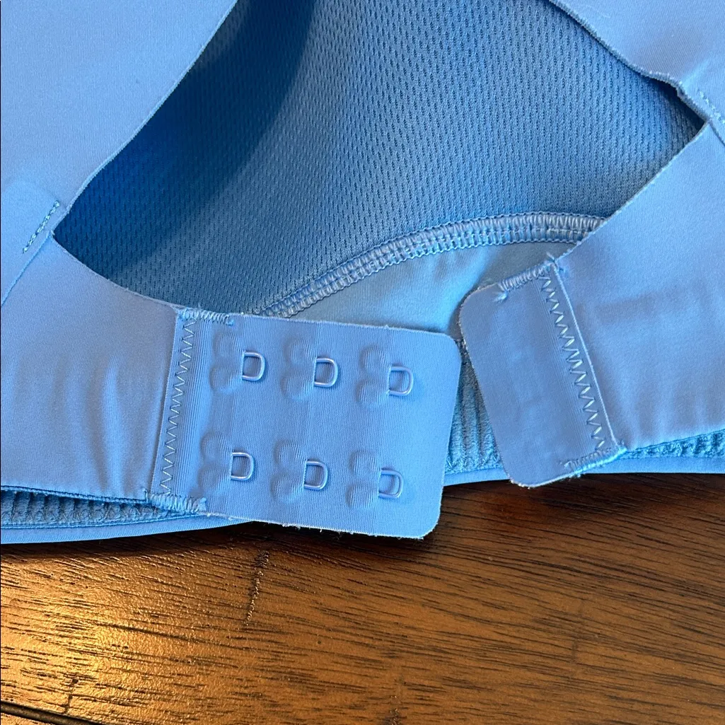 Lululemon  Athletica Enlite Light Blue Sports Bra 34DD EUC - Image 4