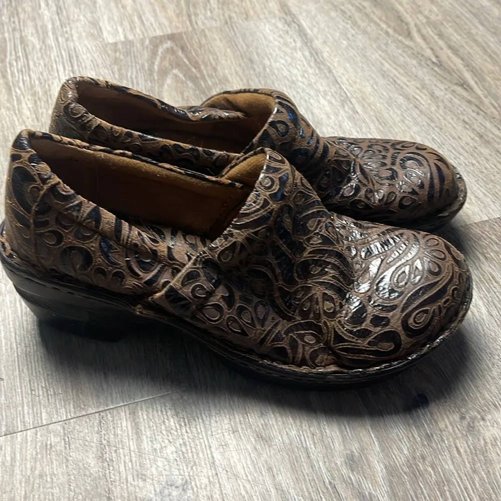 B.O.C Leather Patterned Clogs Size 7.5 Brown - Image 7