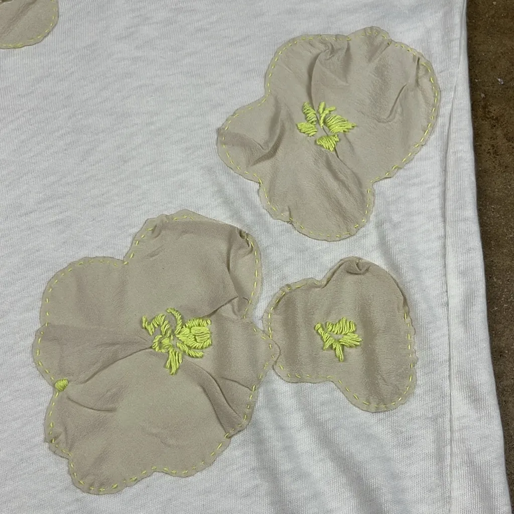 J. Crew Floral Embellished V-Neck White Top
Size: Small - Image 6