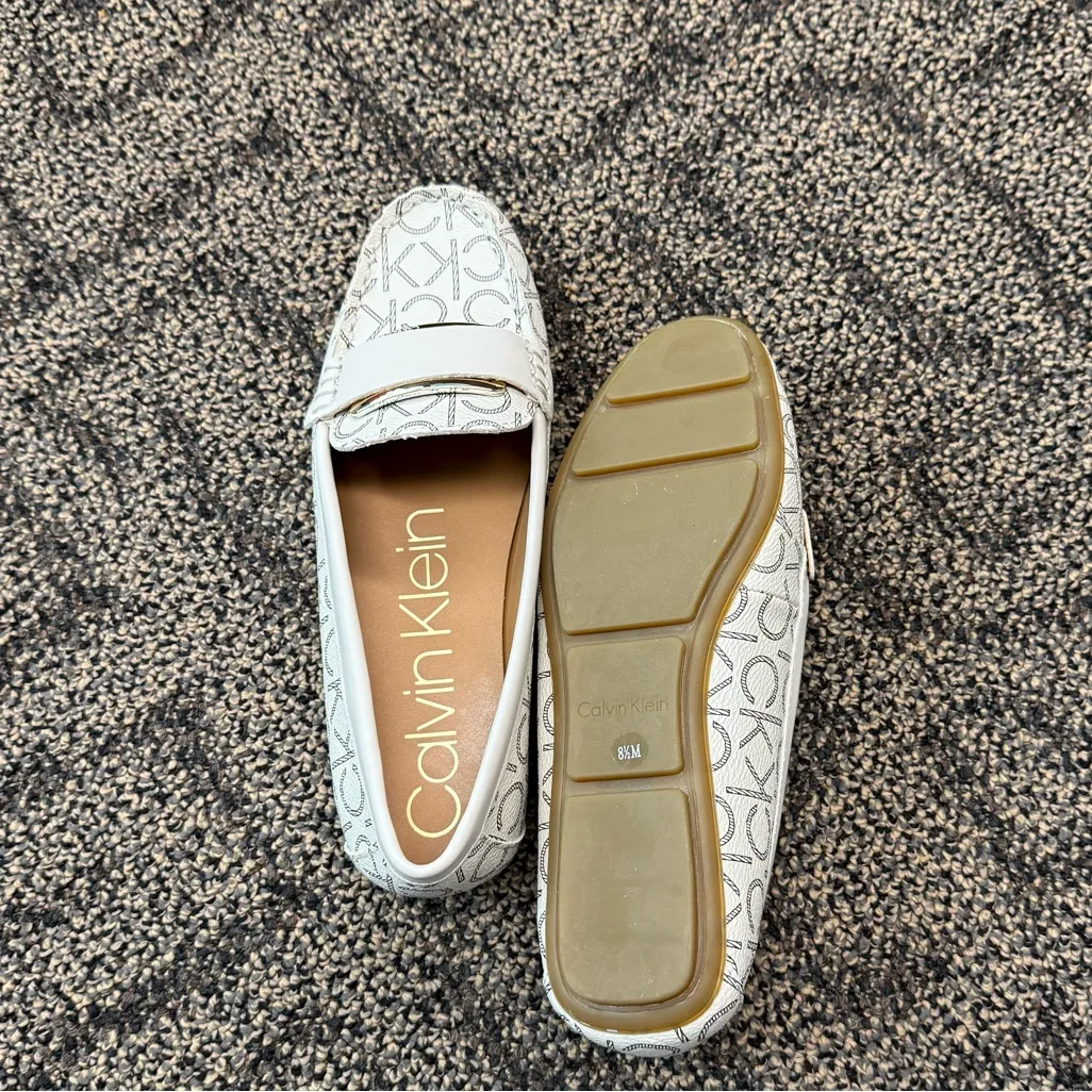 Calvin Klein Pebble Grain Leonie Loafers in White with All-Over Logo - Image 5