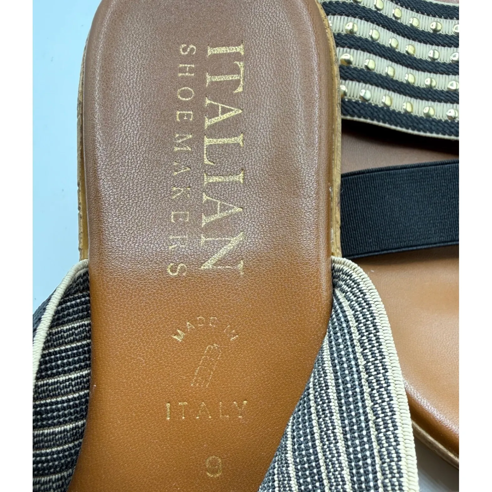 Italian Shoemaker Women 9 Black Gold Embellish Slip On Wedge Sandals Casual - Image 6