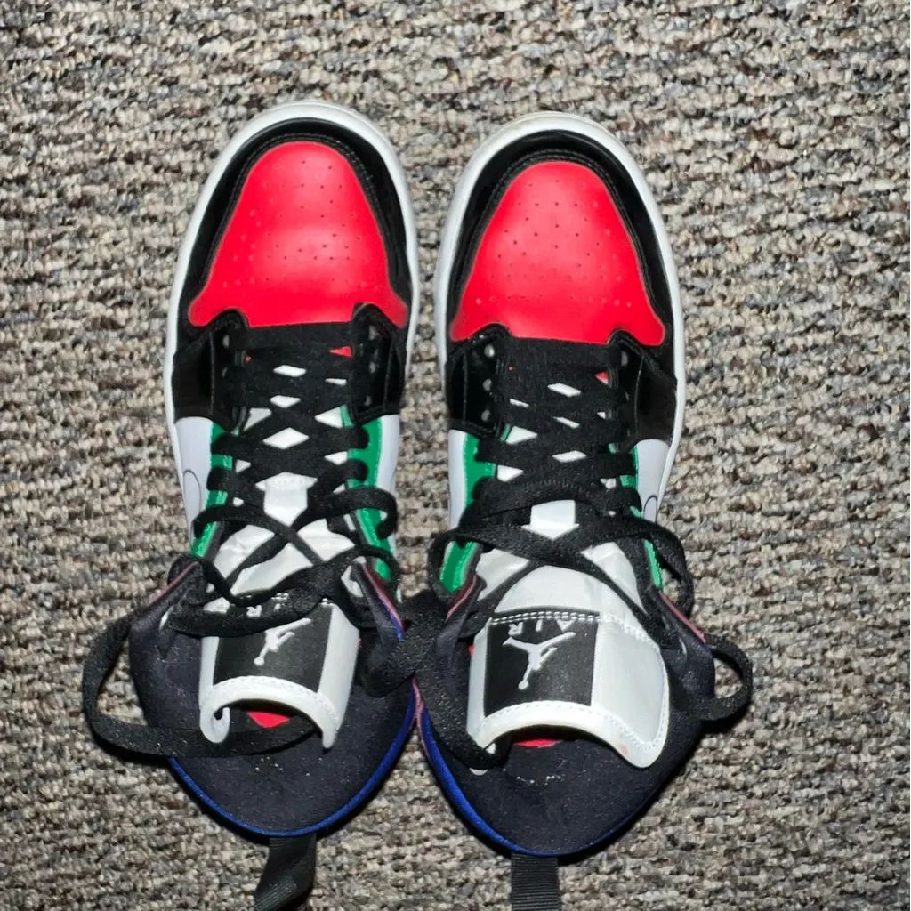 Women’s Jordan 1’s - Image 2