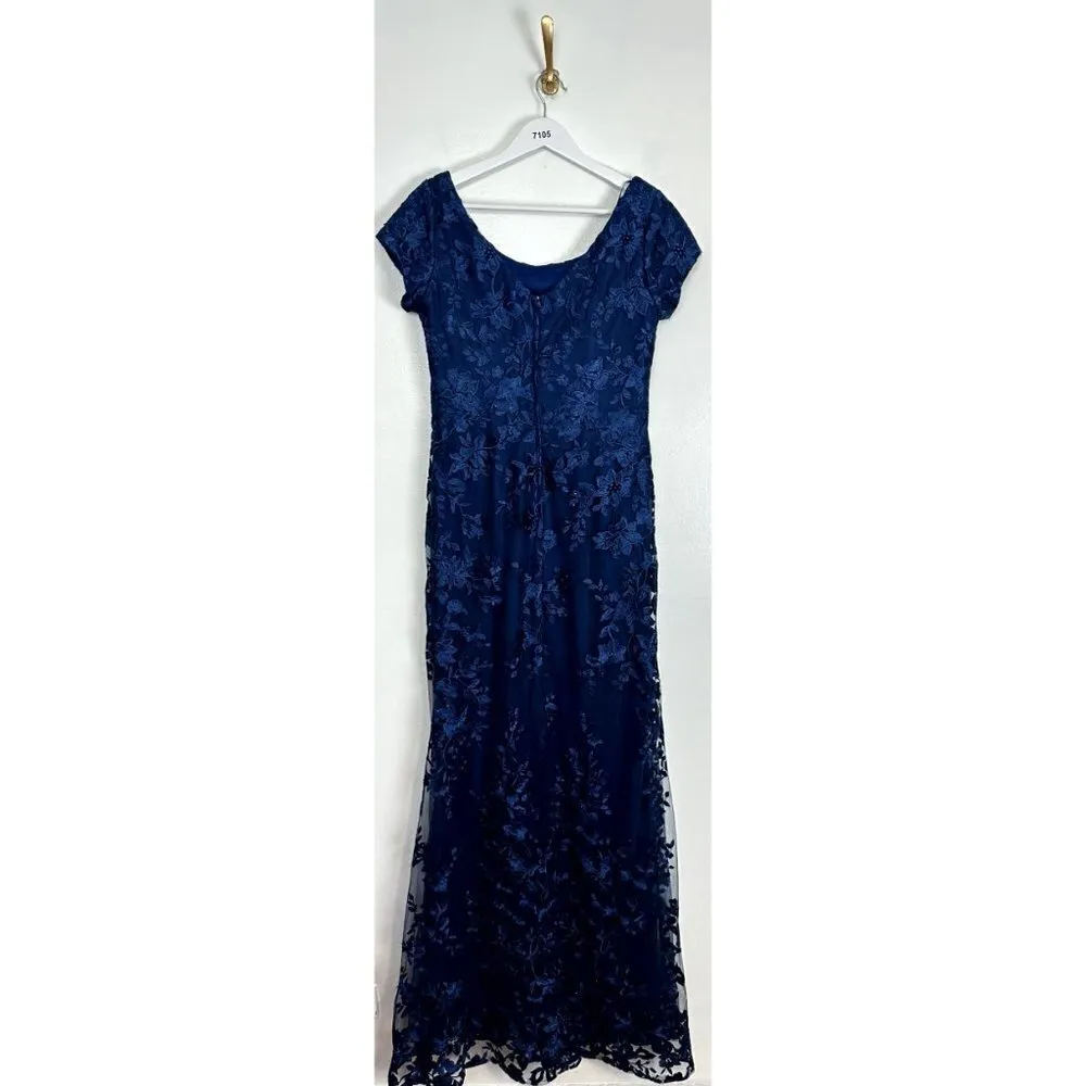 LA FEMME Three Quarter Sleeve Floral Lace Evening Gown in Navy Size US 8 - Image 6