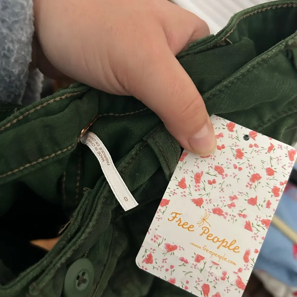 NWT FREE PEOPLE CAMO EMBROIDERED SHORTS - Image 4