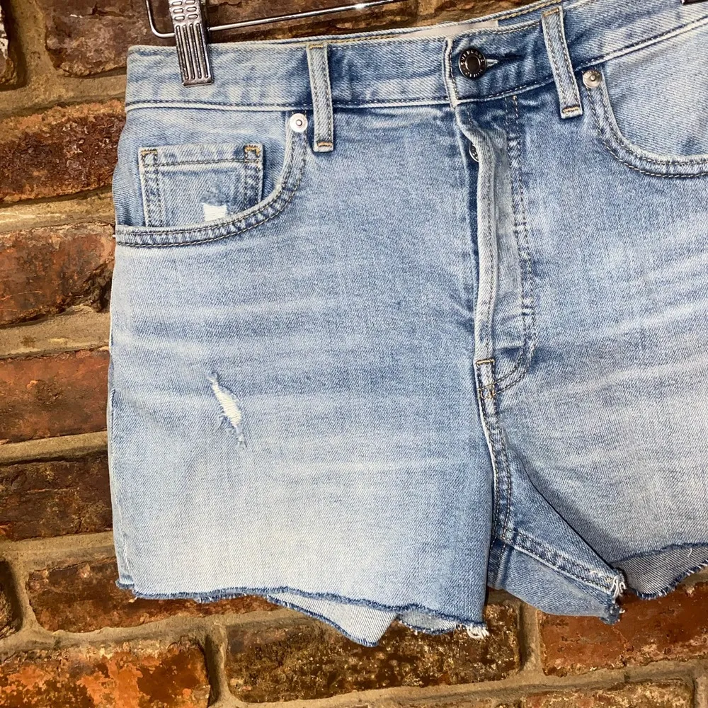 Everlane  Medium Wash Blue Denim Cheeky Cut-Off Jean Shorts Women's Size 25 - Image 3