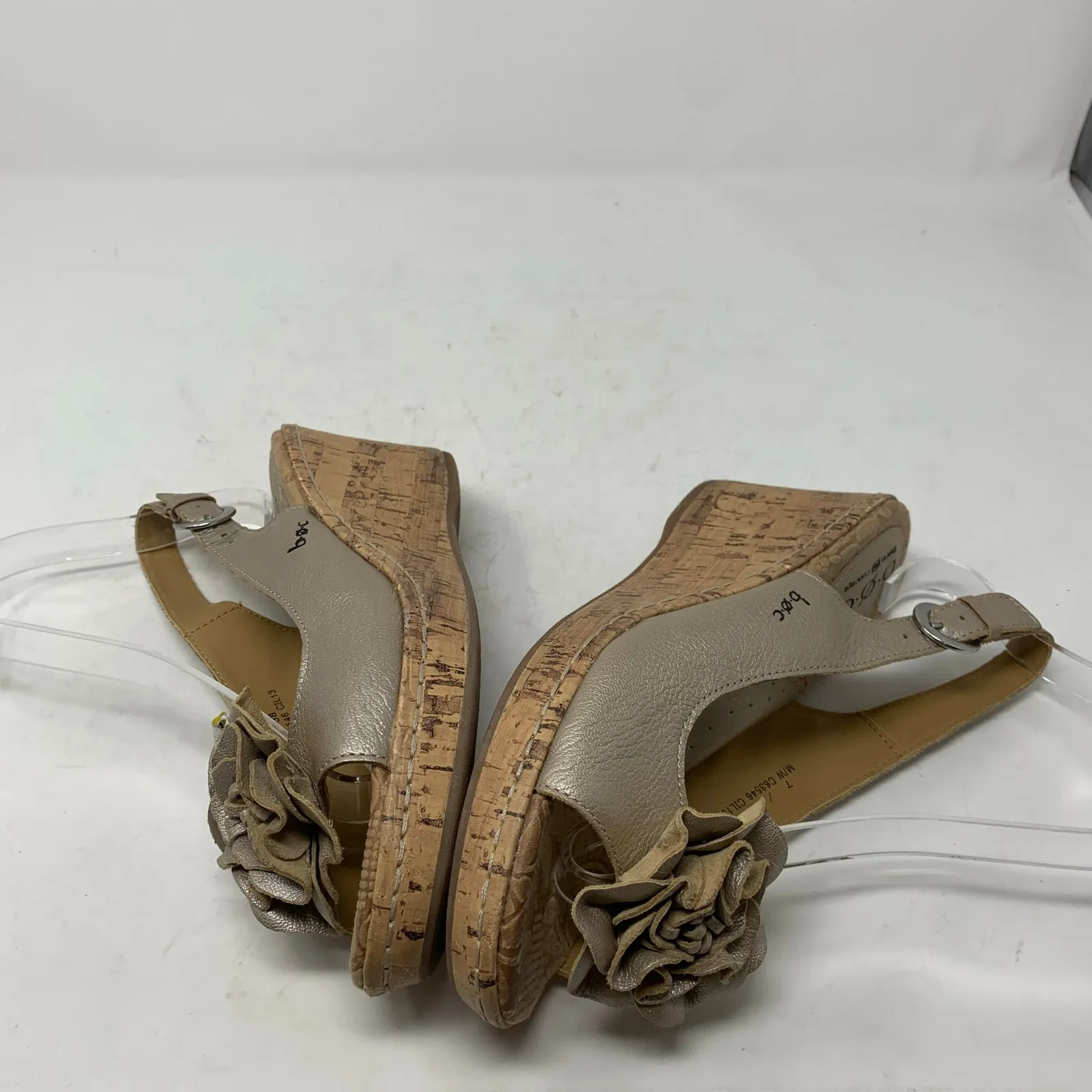 BOC Born Concept Blossom Gold Metallic Leather Cork Wedge Heels Sandals 7 Floral - Image 4