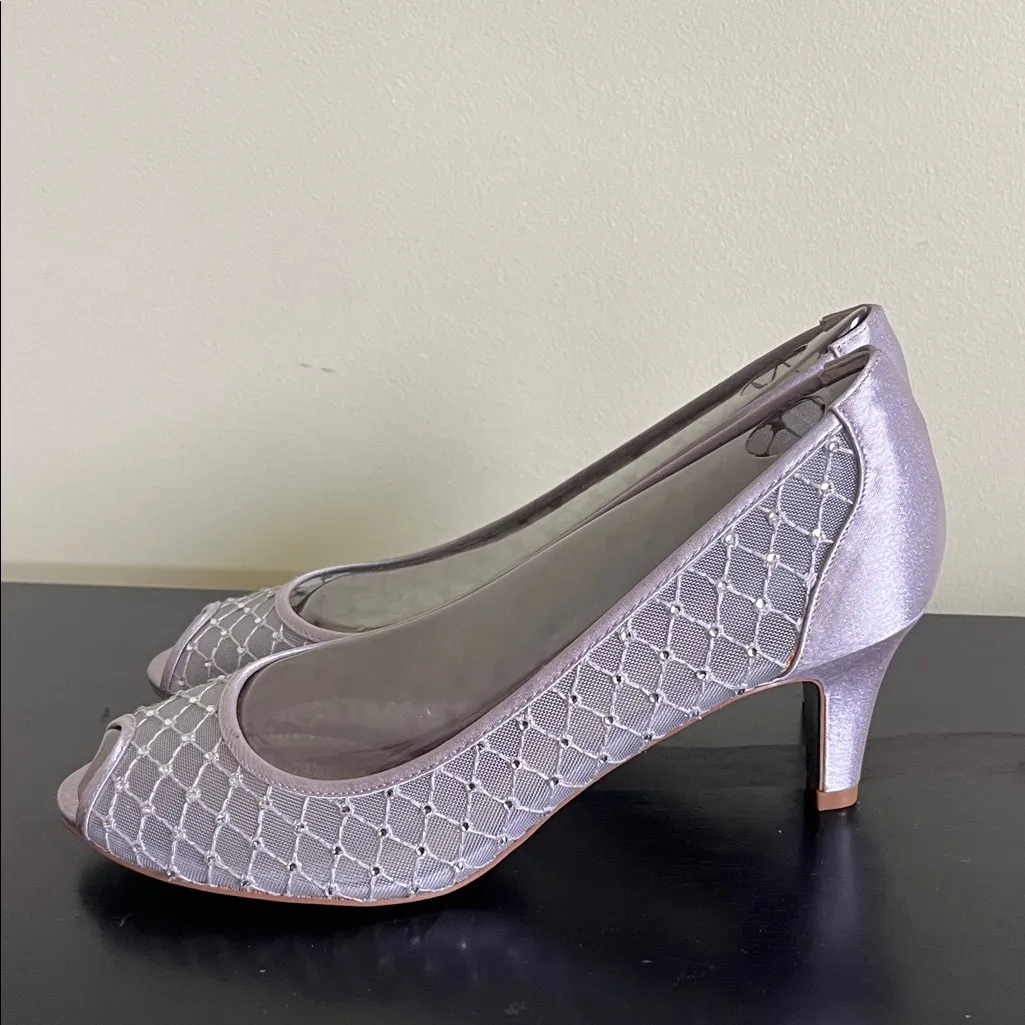 Adrianna Papell Elegant Silver Heels with Rhinestones - Image 5