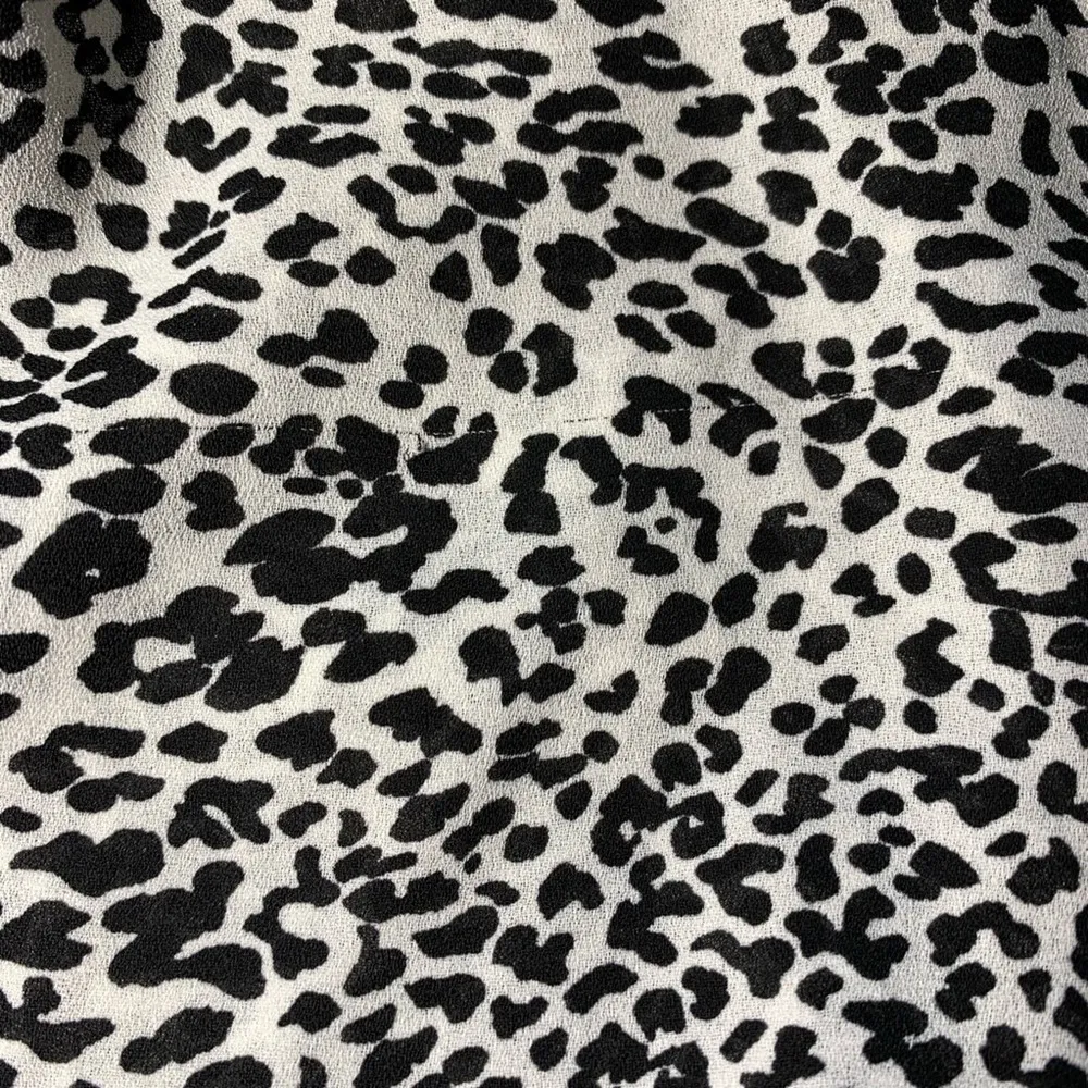 Zara Top Blouse Black & White Animal Print V-Neck Studded Short Sleeve Top Small - Image 8