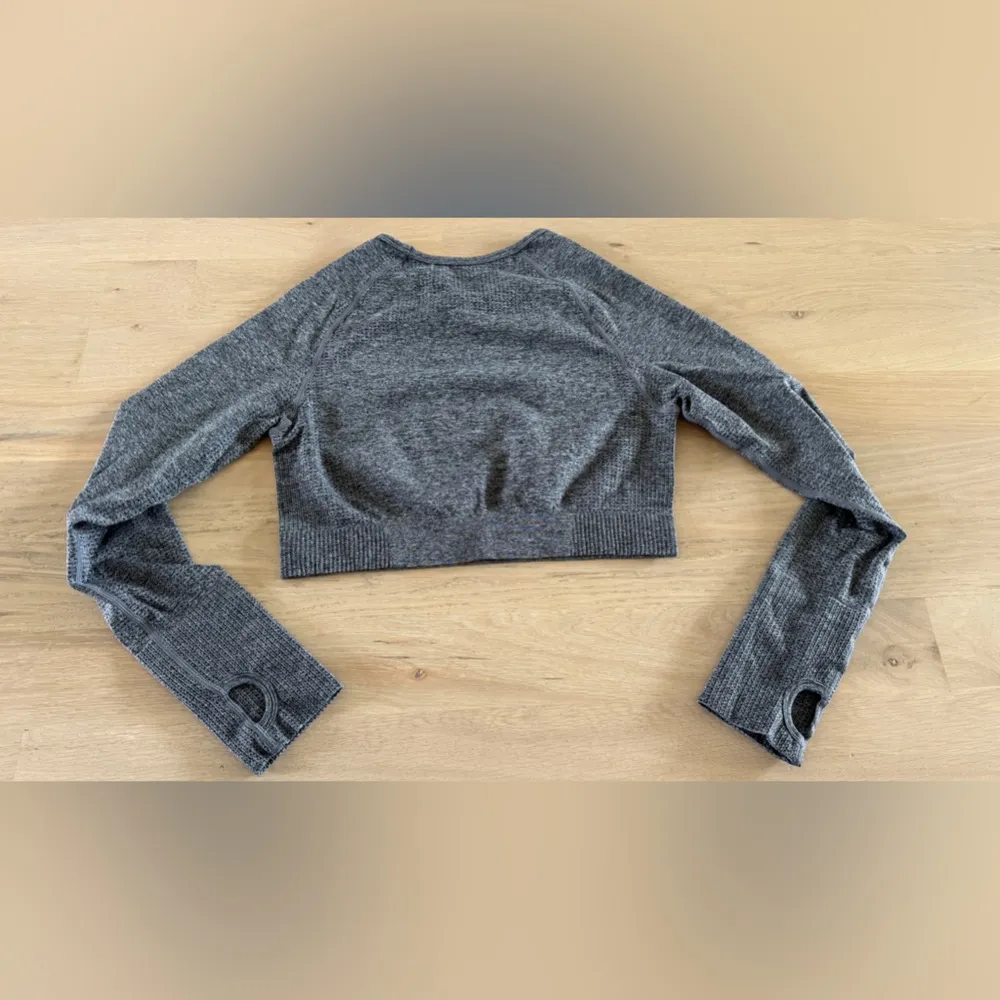 Cropped long sleeve athletic workout shirt gray size XL - Image 5