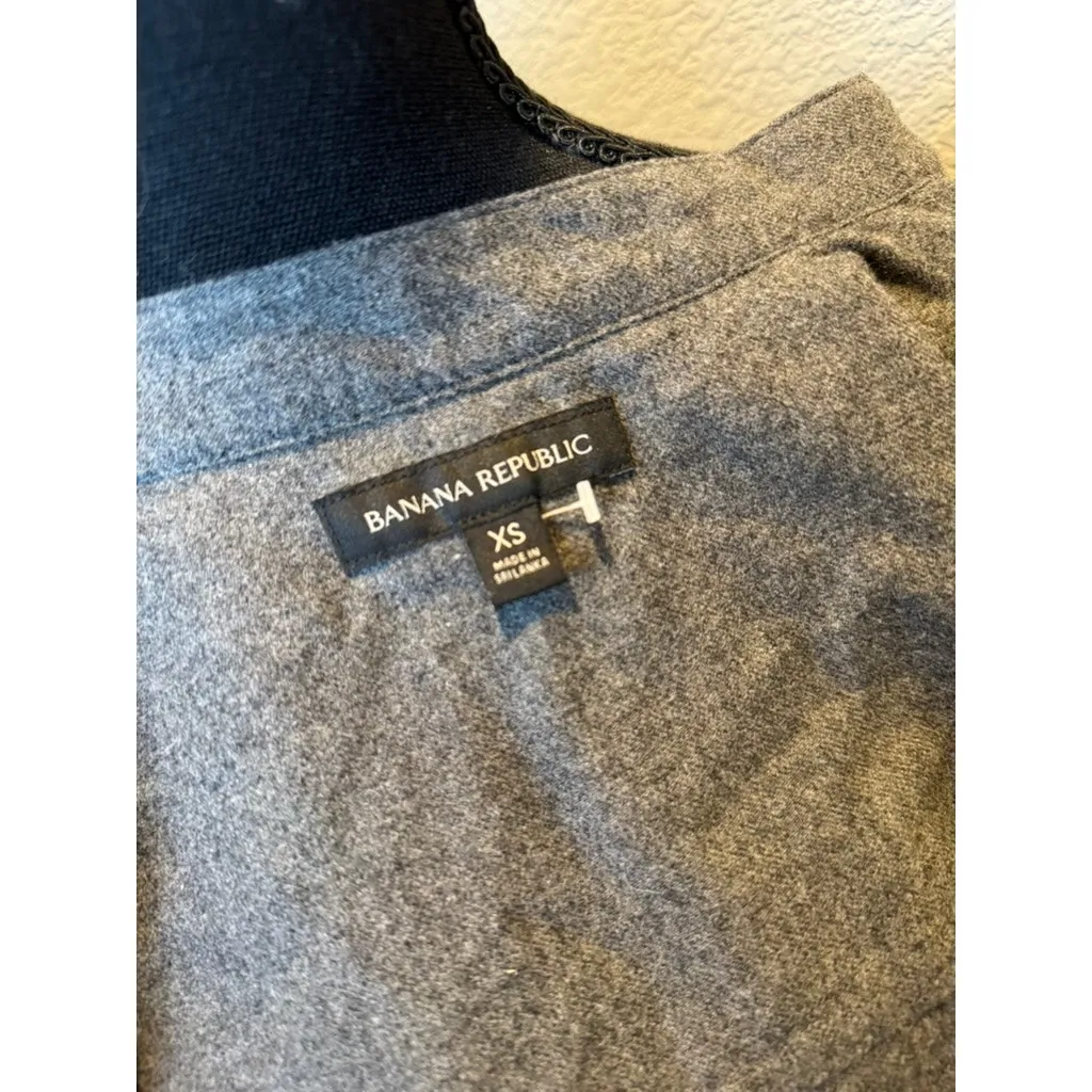 Banana Republic Gray Button Down Shirt Jacket‎ XS Long Sleeve Pocket - Image 2