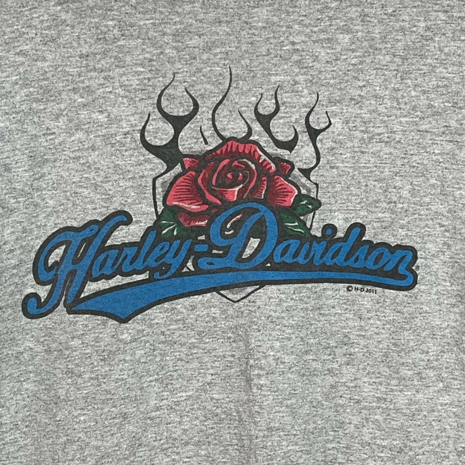 Vintage 2011 Women Harley Davidson Gray Short Sleeve T Shirt Rose and flames Size L - Image 3