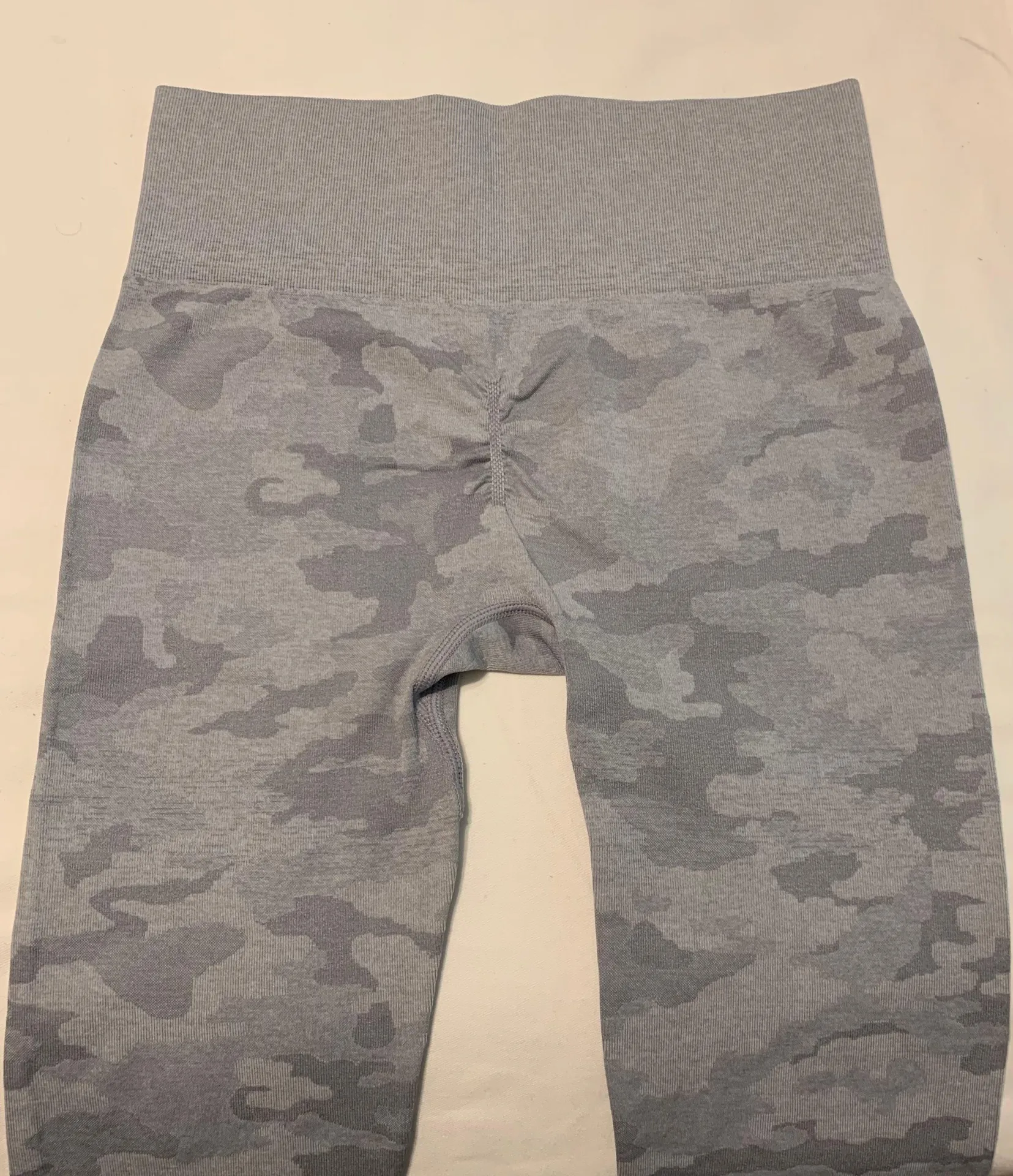 Med. Light Gray Seamless Camo Leggings - Image 8