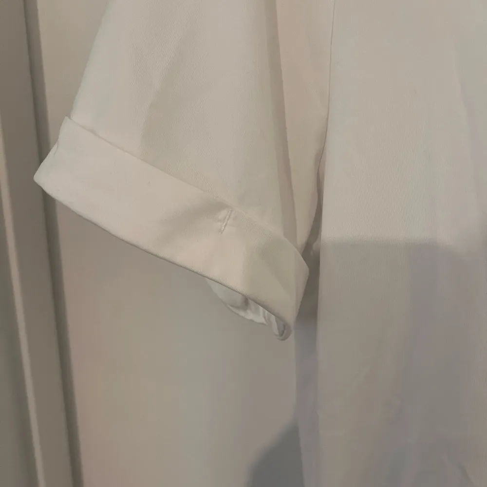 Marika Cream Short Sleeve Athletic Shirt Size M - Image 3