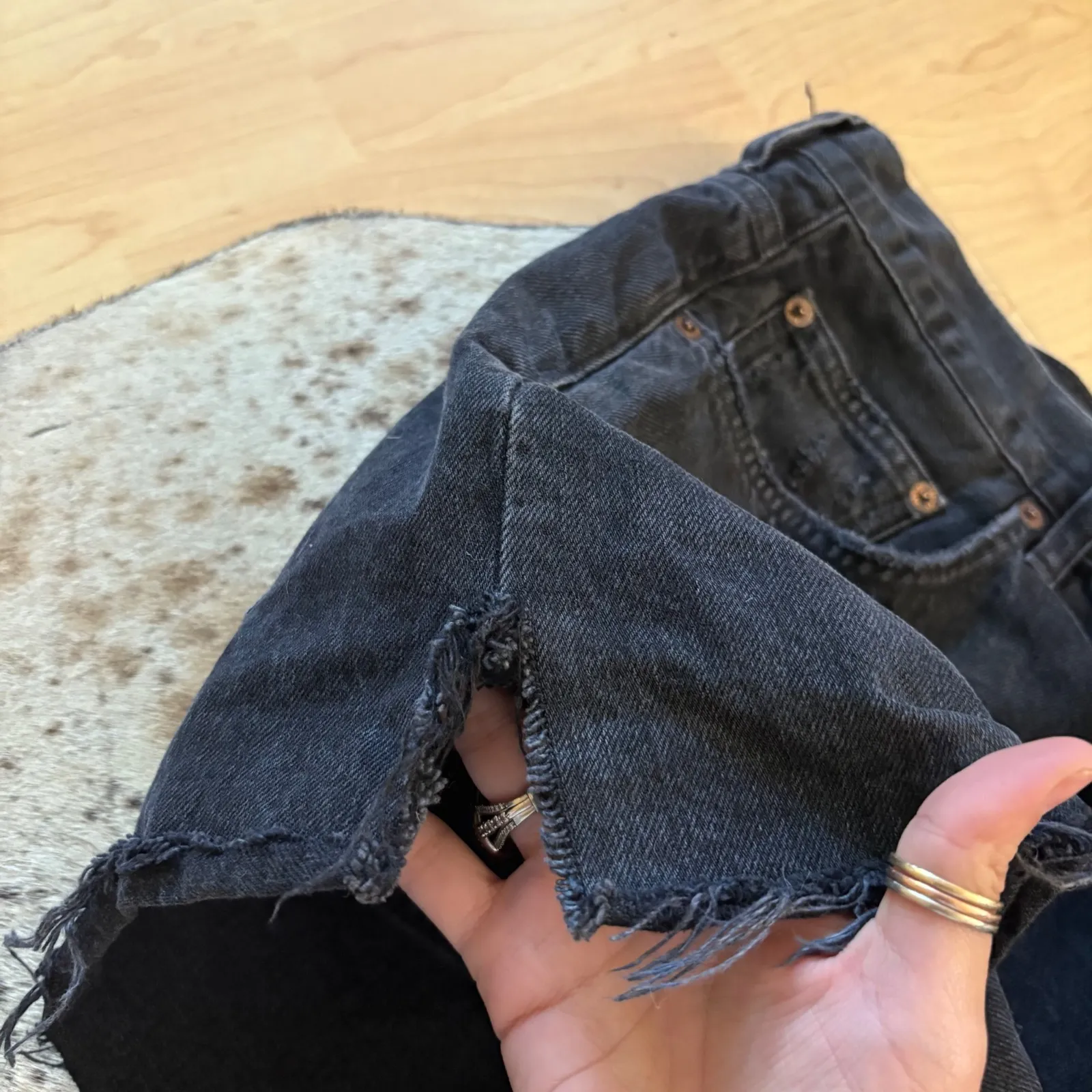 AGOLDE Dee Shorts Faded Black Wash Denim Side Slits Cut Off Size 31 - Image 6