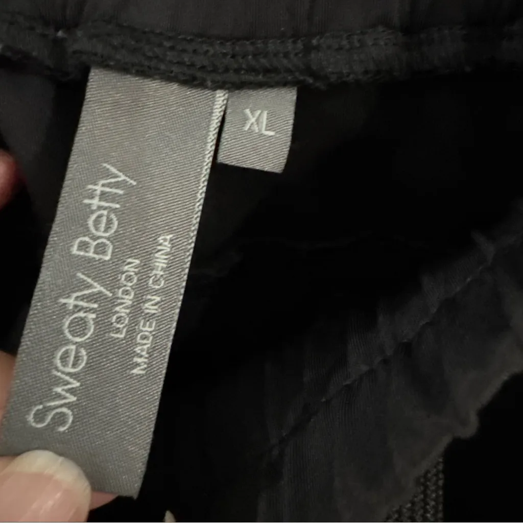 Sweaty Betty London Women’s Cropped Pants Black Size XL - Image 3