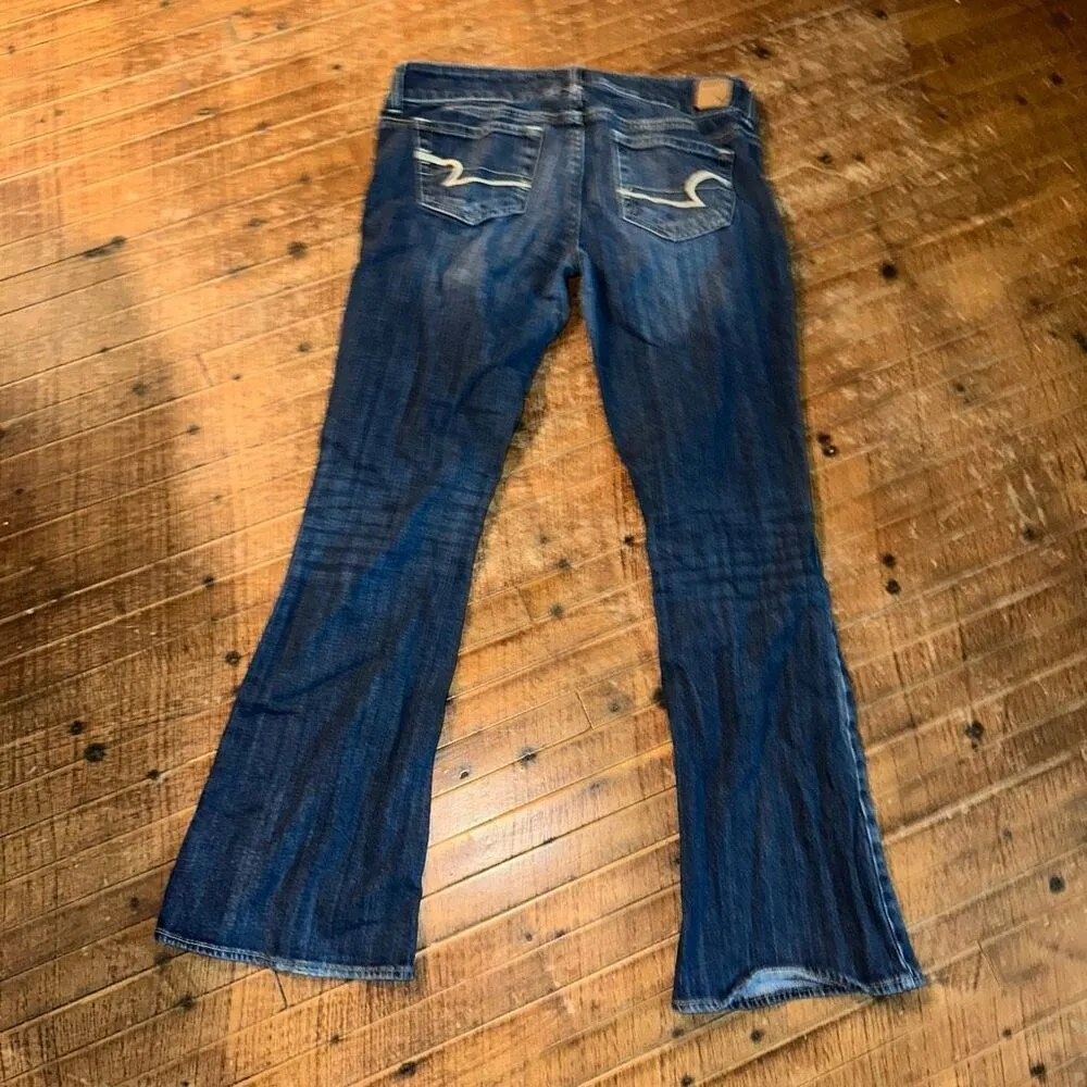 American Eagle size 6 short flared normcore jeans - Image 4