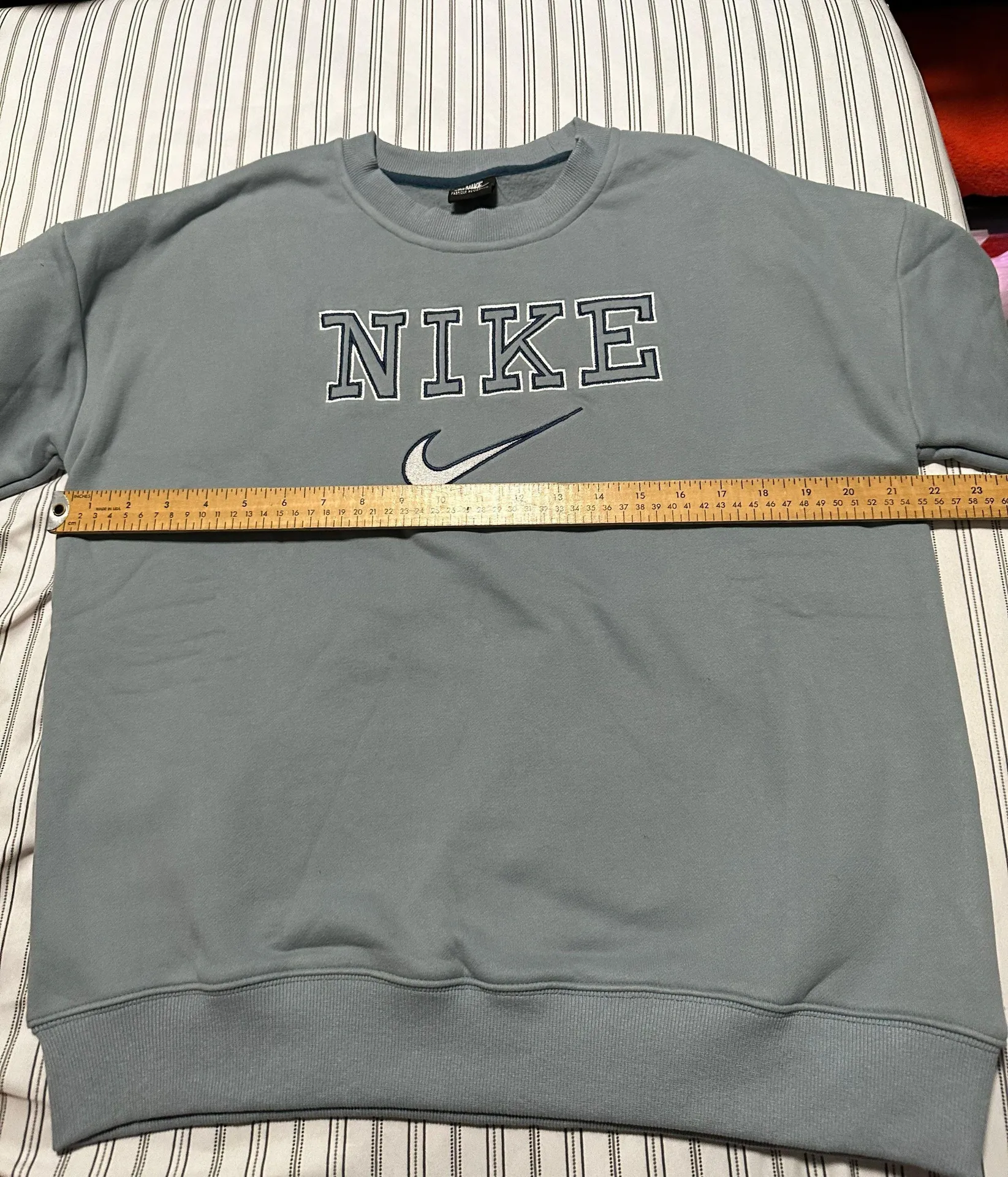 Nike Embroidered Crew Neck - Image 4